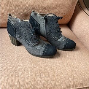 Stylish Gray and Black Women's Ankle Boots